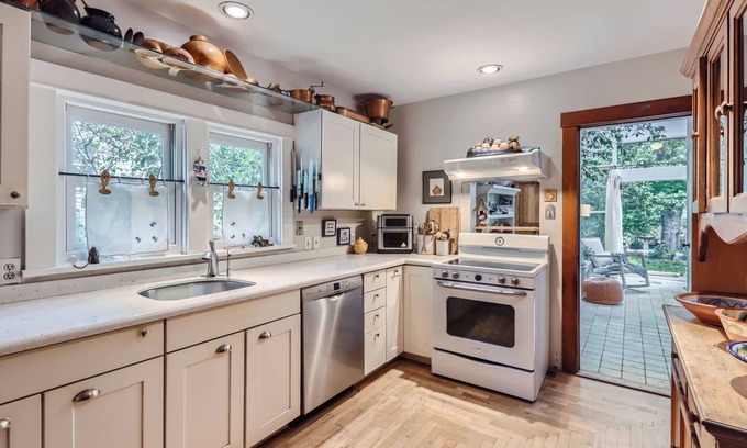 North Boulder House | Cozy 3BR house in N. Boulder with WiFi, 4 parking spots, and fenced yard