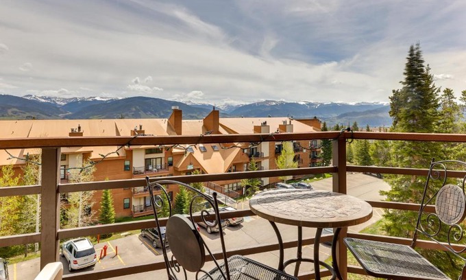 Wildernest Apartment | Cozy Condo with Balcony and Mtn View in Silverthorne!