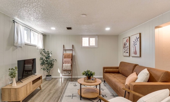 Hanna Farm Neighbors Apartment | Cozy Fort Collins Escape < 2 Mi to Downtown!
