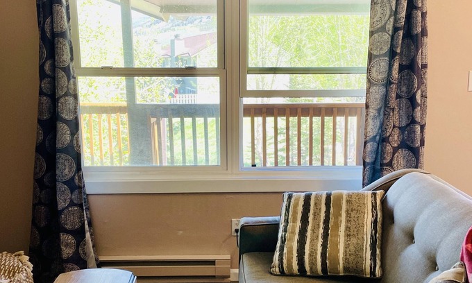 Summit Cove Condo | Cozy mountain get-away near walk/bike trails!