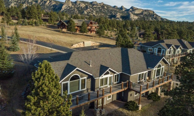 Stanley Hills Condo | Cozy up in this spacious condo with two fireplaces, large deck, and hot tub!