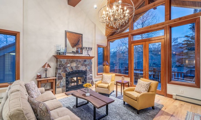 Mountain Village House | CRYSTAL VIEW