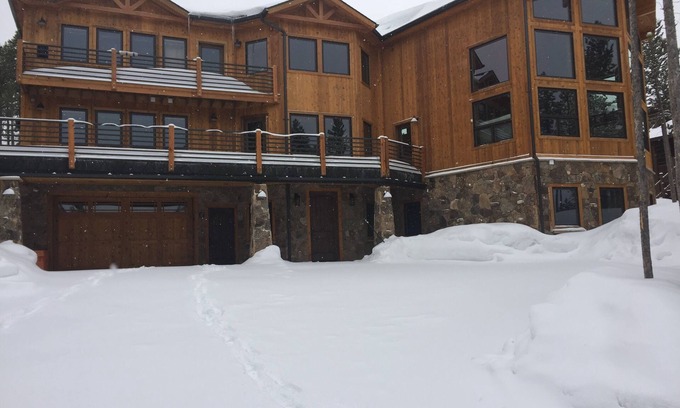 Timber Trail House | Custom 6 Bedroom Ski-in/Ski-out Home with the highest amenities!