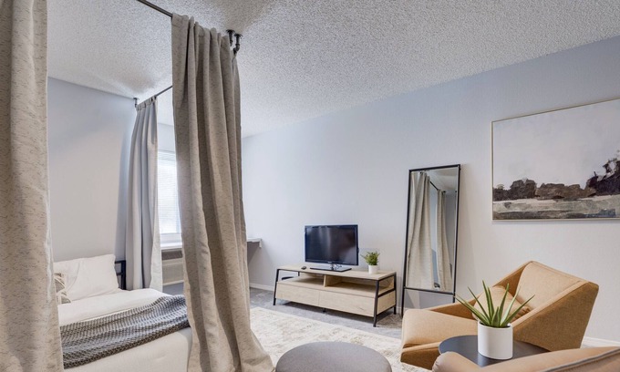 Greenwood Village Apartment | Cute Studio Condo w/ Community Pool, Gym, More!
