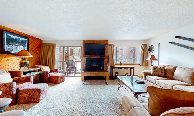 Four O'Clock Condo | Dog-friendly ski condo with hot tubs, grills, & gym
