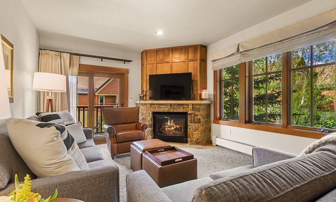 Warrior's Mark Condo | Downtown Hyatt Main Street -Steps to Peak 9 - 3BD