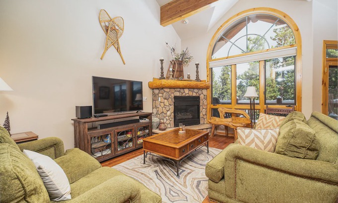 Four O'Clock House | Elk Ridge 430 Townhome: Hot Tub, Easy Access to Shuttle/Skiing!