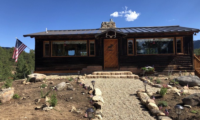 Allenspark Cabin | Enjoy family holidays near RMNP/Estes Park. New pricing for the fall/winter.