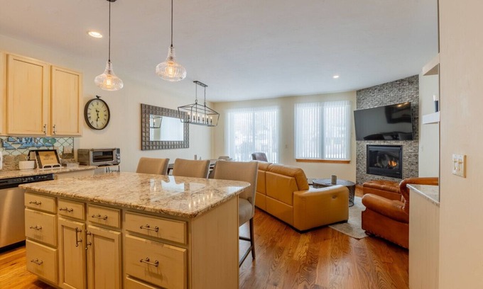 Eagle-Vail House | Enjoy this Spacious Pet Friendly Townhome Minutes from Vail & Beaver Creek