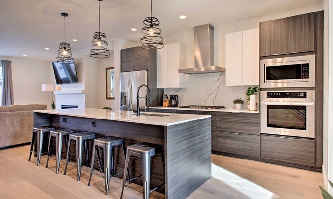 Englewood House | Epic New Home, Prime Location & 5BD