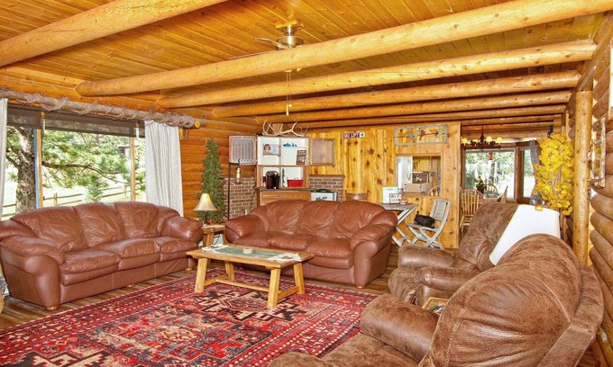 Estes Park Cabin | Estes Park Log Cabin, Close to RMNP Entrance and Downtown, Hot Tub, Pets Welcome, Bluebird Cabin