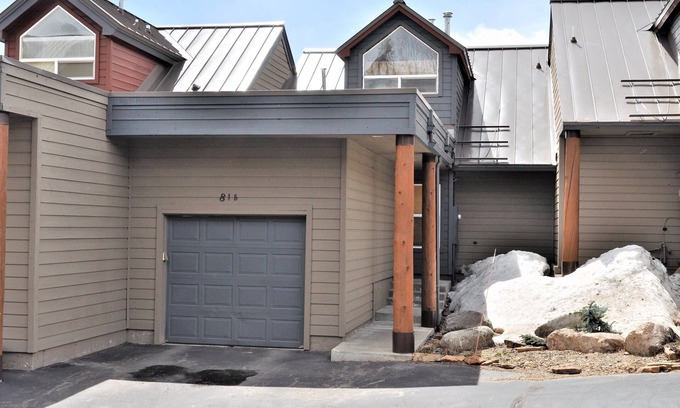 Wildernest House | Fabulous "cabin in the woods" secluded townhomes with amazing views sleeps 8