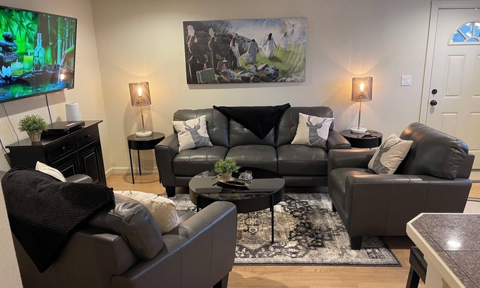 Berkley House | Fantastic Denver Location! 5 mins from every major highway! Mountain & Lake View