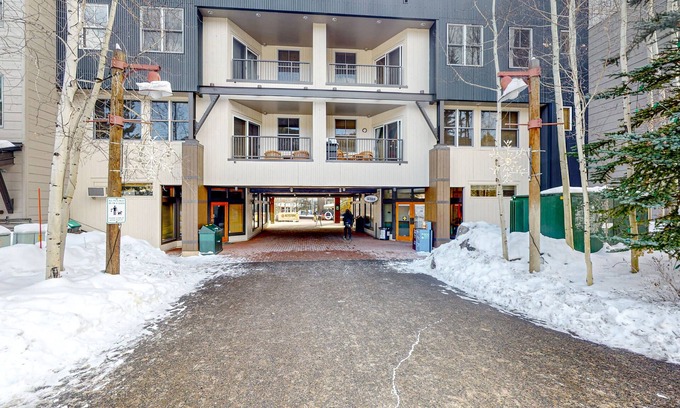 River Run Condo | Fantastic mountain home near ski lifts with heated outdoor pool & hot tub
