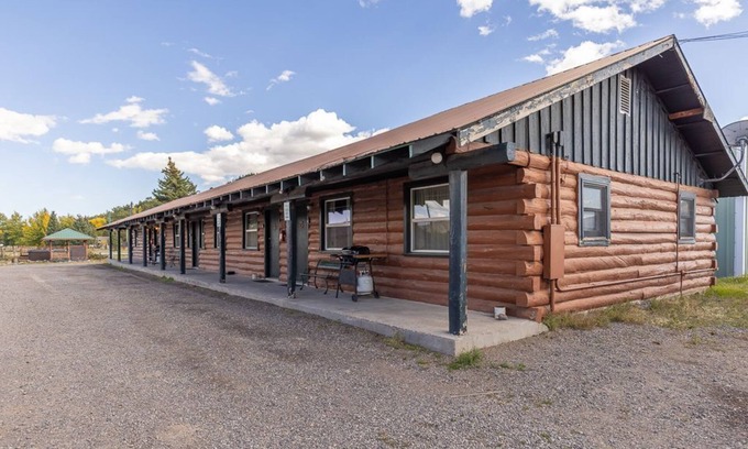South Fork Cabin | Foothills Lodge 5 - South Fork