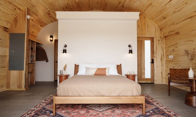 Center House | Frontier Drive-Inn | Suite 11