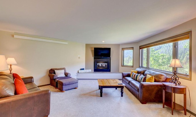 Mountain House Apartment | Frostfire E41 Condo