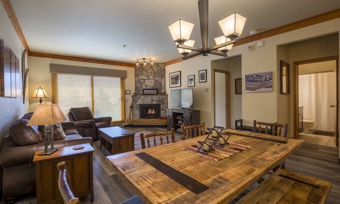 Steamboat Springs Condo | Gondola base -TOP FLOOR -2 bed/2 bath. Perfect ski area base location ๐ฟ