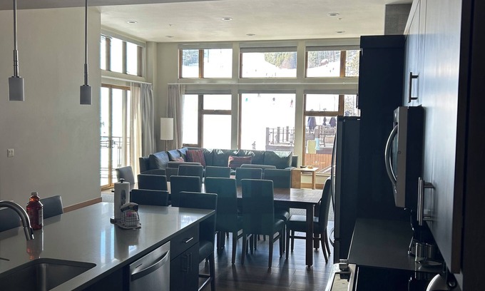 Peak 8 Condo | Grand Colorado 4BR luxury condo, slopeside, sleeps 16, in fabulous Breckenridge
