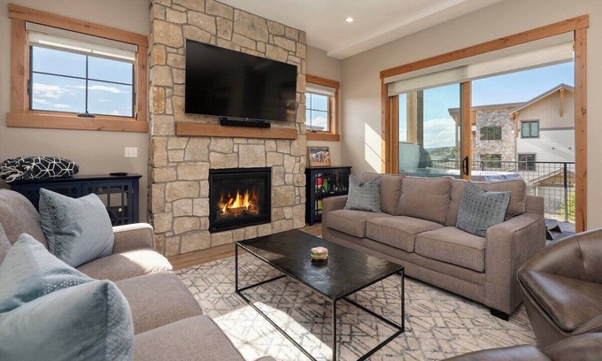 Fraser Condo | Grand Park B202 · Winter Park/Fraser Condo W/Hot Tub & Mountain View