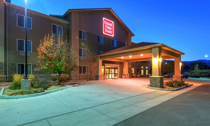 Parachute Hotel | Grand Vista Hotel Parachute