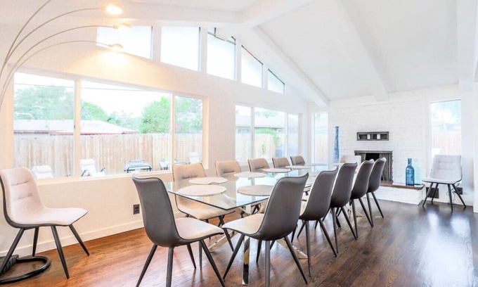 Westminster House | Groovy Getaway | 4 KING Beds | Hot Tub