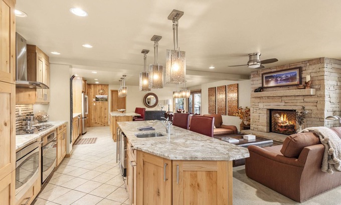 Snowmass Village Condo | Guest Favorites at 10% Off! Stay 3 nights through Nov
