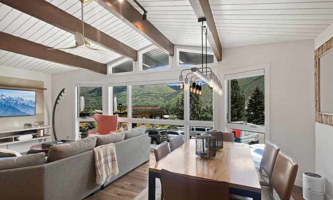 Aspen Condo | Guest Favorites at 10% Off! Stay 3 nights through Nov