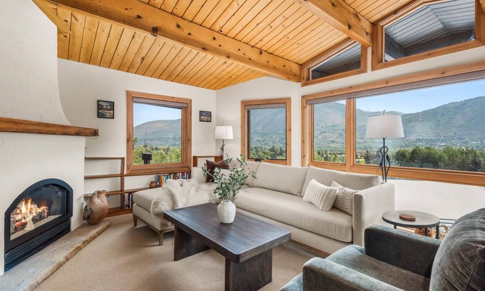 Aspen Condo | Guest Favorites at 10% Off! Stay 3 nights through Nov