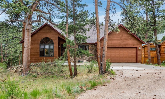Carriage Hills House | Heavenly Pines - Gorgeous Custom Cabin Home - Private Hot Tub -- 20-NCD0035