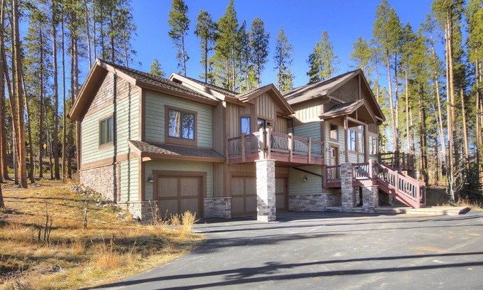 The Highlands House | Highlands Trail House: Gorgeous Home - Hot Tub.