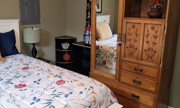 Eagle House | Historic Downtown Eagle 1/1 apt.