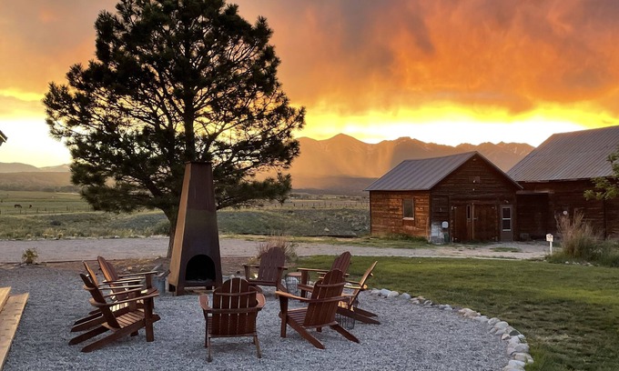 Salida House | "Historic Riverfront Estate—5 min to Salida, 20 to Monarch, Raft In/Out Beach!"
