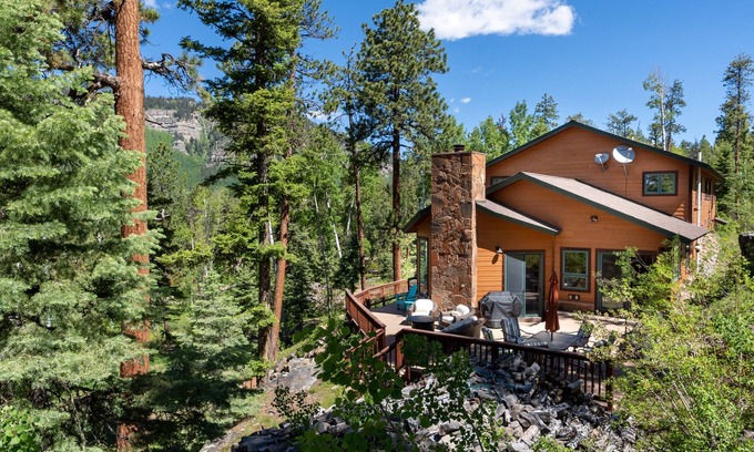 Purgatory House | Hot Tub, 10 Min to Skiing, Fireplace, Retreat!