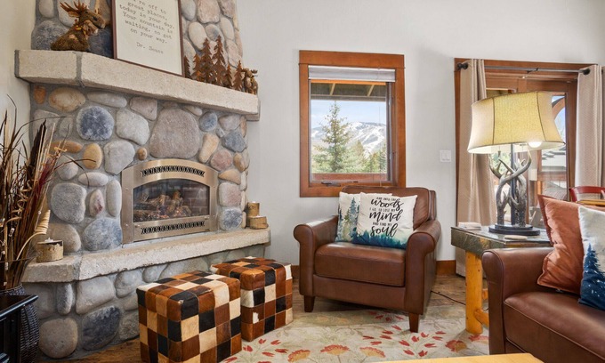 Steamboat Springs Condo | Hot Tubs, Free Bus Route, Private Washer/Dryer, Top Floor Condo - Perfect for 3 Couples