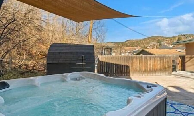 Manitou Springs House | HotTub*2Bed - Garden of the Gods, Colorado Springs
