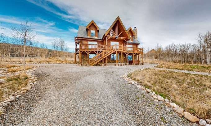 Warm Springs House | House ∙ 4 bedrooms ∙ 6 guests
