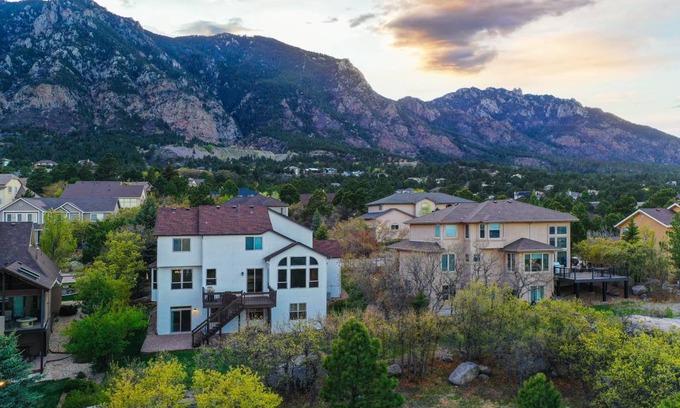 Southwest Colorado Springs House | House ∙ 5 bedrooms ∙ 12 guests