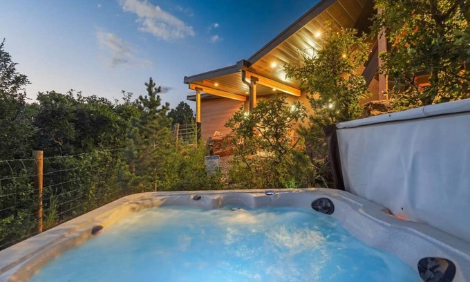 Manitou Springs Historic District House | House ∙ 4 bedrooms ∙ 8 guests
