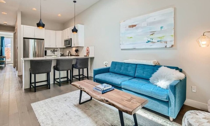 Sunnyside House | Huckleberry House / Denver & Mtns Travel Hub / 1BD