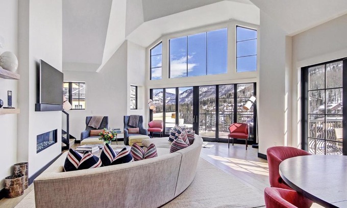 Vail Apartment | Iconic 5 Bedroom Penthouse at the Ritz-Carlton