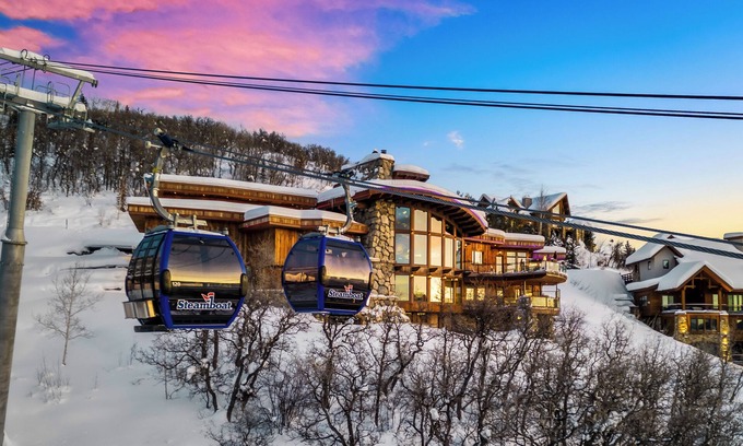 Steamboat Springs House | Iconic Cowboy Lodge 1066