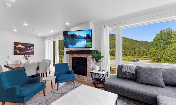 Lakeside Village Condo | In the Heart of Keystone: Close to Mountain House & Scenic Mountain Views!