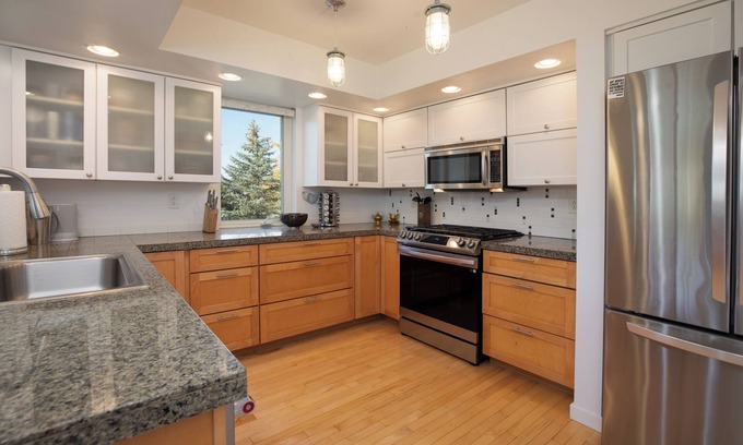 Singletree House | June Creek Home - Long Term Stays Only