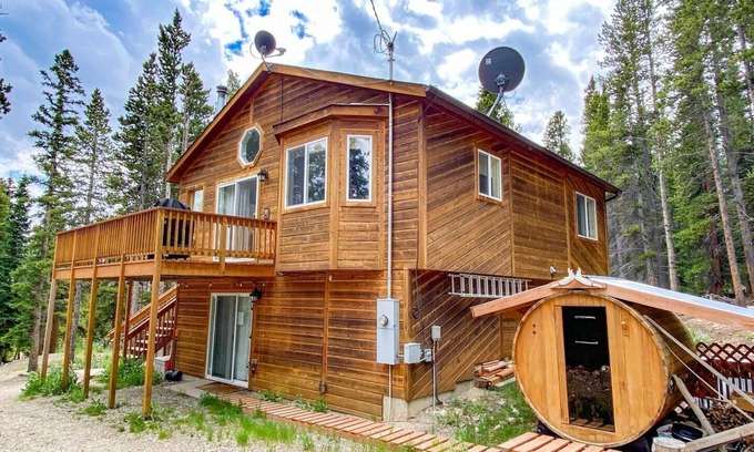 Valley of the Sun Cabin | Just Renovated! Sauna, Family Friendly w/Game Room and Great Views - Gold Trail Retreat