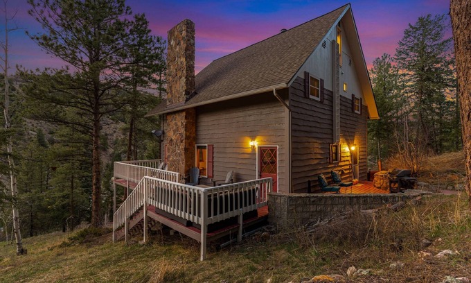 Idaho Springs House | King of the Mountain Base Camp. Private Hot Tub. Pets Welcome