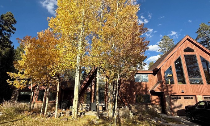 Weisshorn House | Large home 3 blocks off Main Street with Fabulous Ski Hill Views