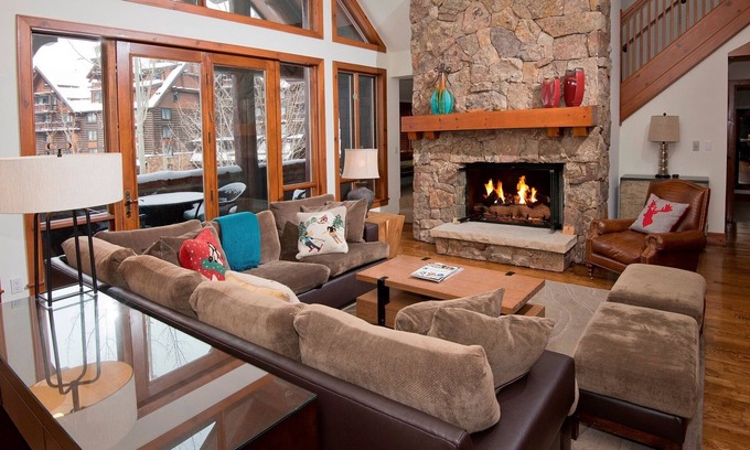 Avon Condo | Lavish 3BR/3.5BA Bachelor Gulch Condo - Ski In/Ski Out