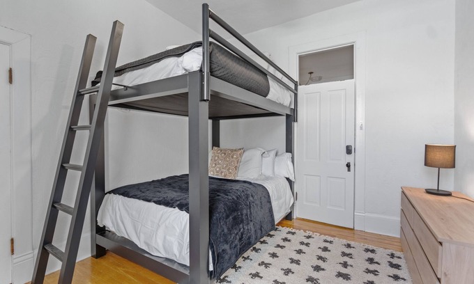 Rico Hostel | Lawless Rico: Blackhawk Room