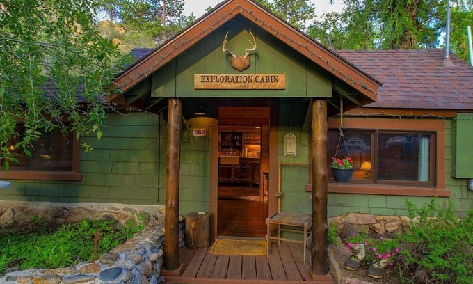 Estes Park Cabin | Legendary Exploration Cabin near Downtown and RMNP